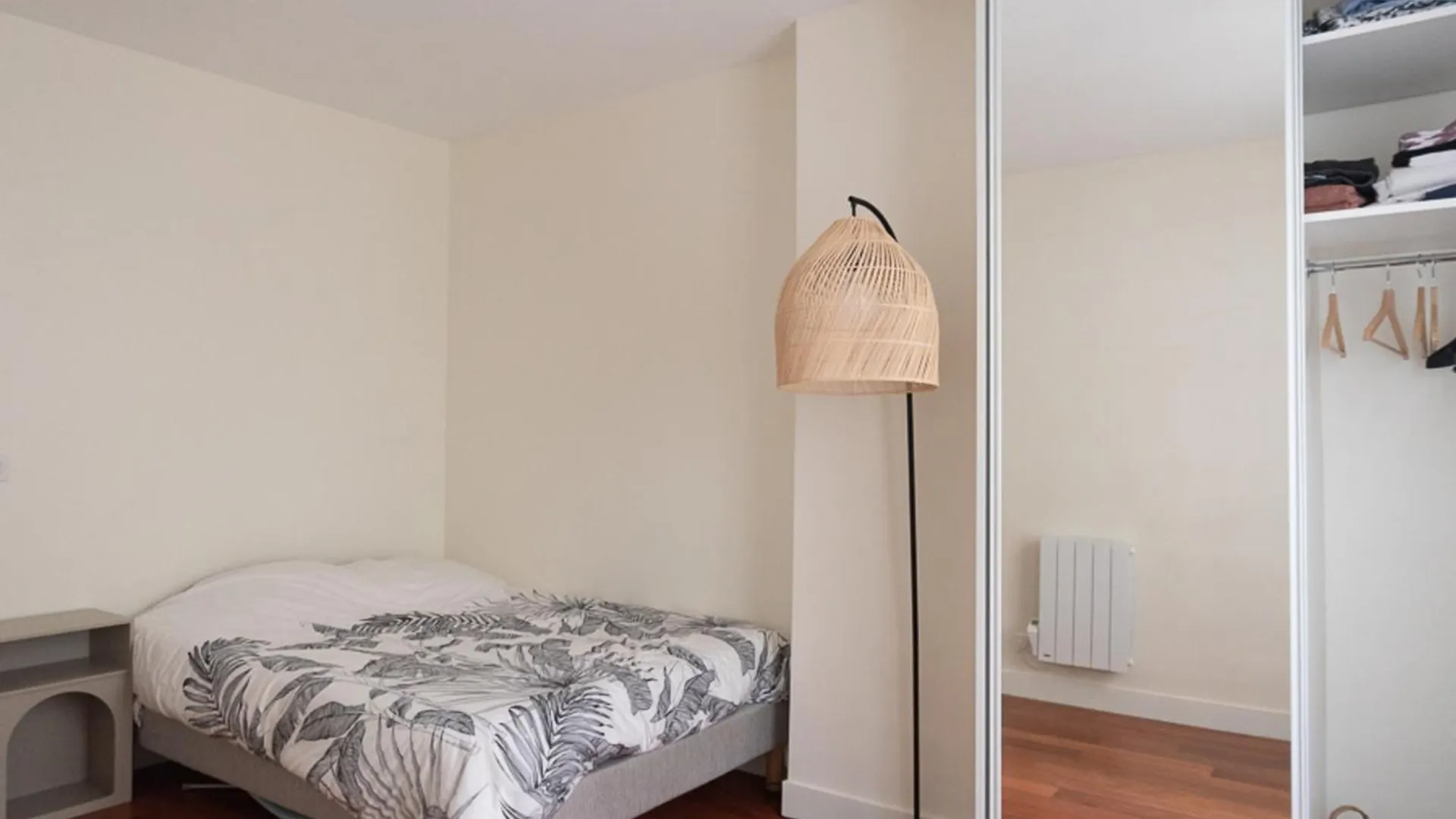Refurbished Love Nest On Montmartre Hilltop Apartament Paryż